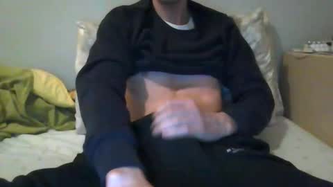 00europeboy00 online show from February 2, 2:32 am