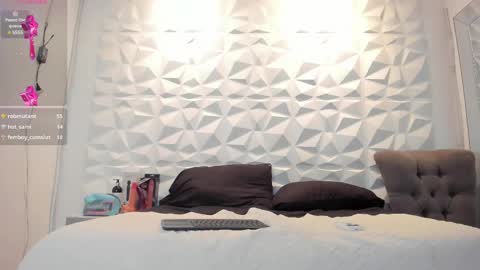 sophie online show from March 8, 6:32 am