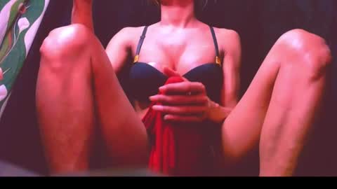 Snapshot of 11inchmistressxxlyka chatting on February 4, 7:33 pm CALL ME BABY online show from February 4, 7:33 pm