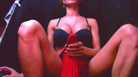 Snapshot of 11inchmistressxxlyka chatting on February 12, 9:33 pm CALL ME BABY online show from February 12, 9:33 pm