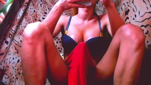 Snapshot of 11inchmistressxxlyka chatting on February 19, 11:25 pm CALL ME BABY online show from February 19, 11:25 pm