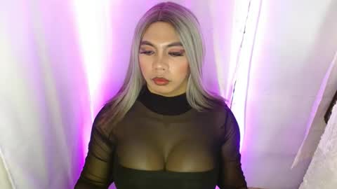 Snapshot of 11inchsinglecious chatting on January 8, 4:44 pm HUGECOCK online show from January 8, 4:44 pm