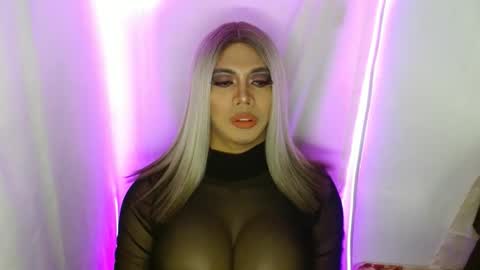 Snapshot of 11inchsinglecious chatting on January 20, 7:04 pm HUGECOCK online show from January 20, 7:04 pm