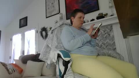 Aurora Willows online show from January 6, 6:44 pm