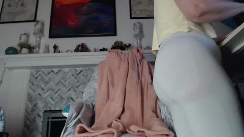 Aurora Willows online show from February 3, 6:40 am