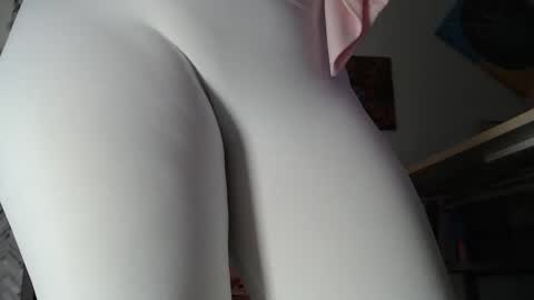 Aurora Willows online show from April 14, 3:45 am