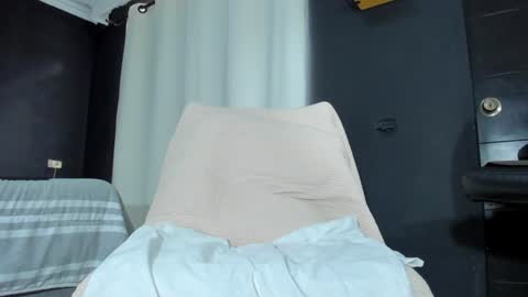 kim 04suarez online show from January 11, 9:04 pm