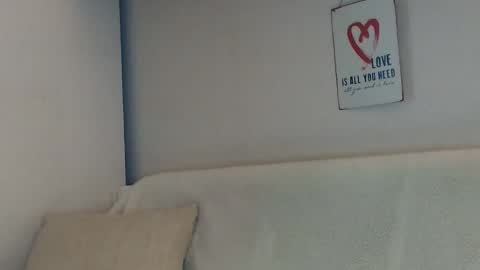 12ennie online show from September 22, 6:04 am