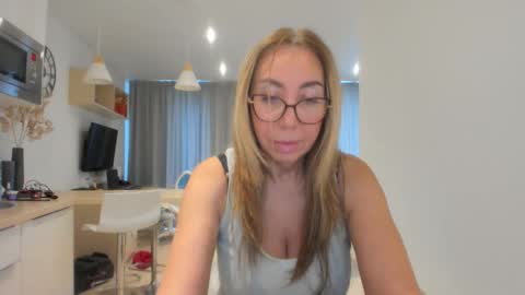 Snapshot of 14risha chatting on February 7, 9:13 am 14risha online show from February 7, 9:13 am