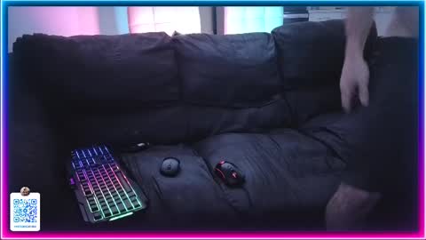 Snapshot of 19reddragon86 chatting on October 4, 8:18 pm 19reddragon86 online show from October 4, 8:18 pm