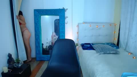 Snapshot of 19vanee chatting on February 1, 8:37 pm stef read my description online show from February 1, 8:37 pm