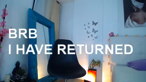 Snapshot of 19vanee chatting on February 16, 4:42 pm stef read my description online show from February 16, 4:42 pm