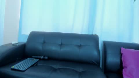 Snapshot of 19vanee chatting on February 22, 7:58 pm stef read my description online show from February 22, 7:58 pm