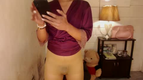 Snapshot of 1bigsurprise4you chatting on December 4, 12:30 am angel online show from December 4, 12:30 am