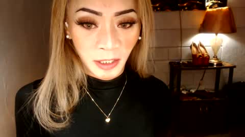 Snapshot of 1bigsurprise4you chatting on June 27, 7:19 pm angel online show from June 27, 7:19 pm