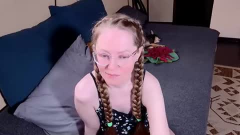 Snapshot of 1goldilocks chatting on June 17, 4:30 pm online show from June 17, 4:30 pm