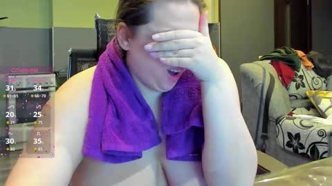 1LINDSEY1 online show from October 2, 12:34 pm