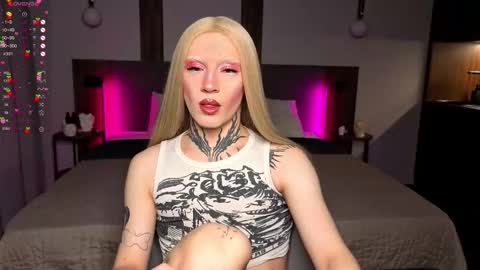 Michelle online show from February 6, 5:27 pm