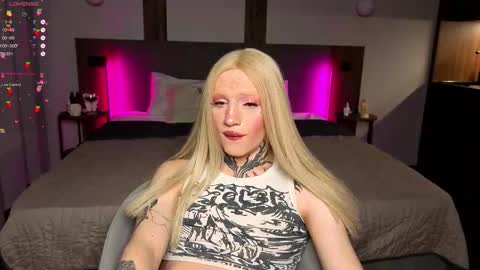 Michelle online show from February 7, 11:30 pm