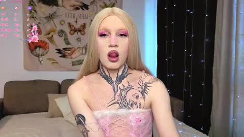 Michelle online show from March 22, 1:36 pm