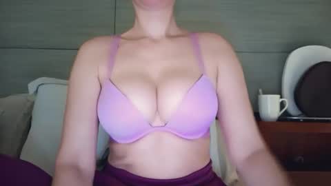 Onna online show from January 11, 11:15 am