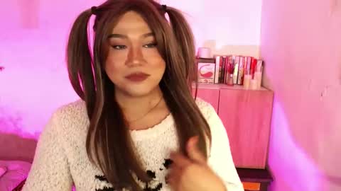 1lovelymess online show from April 9, 6:19 am