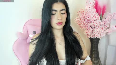 Snapshot of 1m_emily chatting on April 20, 10:11 pm . online show from April 20, 10:11 pm