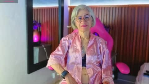 Snapshot of 1miss_monserrate chatting on April 22, 1:56 pm Miss Monserrate online show from April 22, 1:56 pm