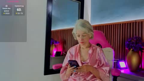 Snapshot of 1miss_monserrate chatting on June 1, 1:57 pm Miss Monserrate online show from June 1, 1:57 pm