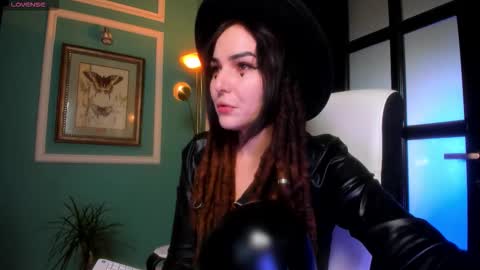 Moona  online show from November 15, 1:07 pm