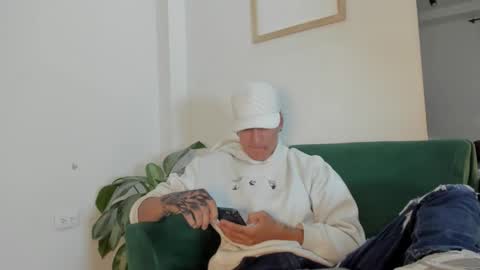 1Threestar online show from November 14, 12:37 pm