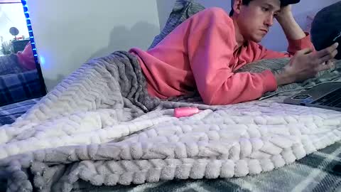 Snapshot of 21yearsy0ung9icheshung chatting on January 19, 4:01 am AlecurClit online show from January 19, 4:01 am