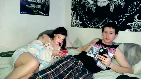 Snapshot of 21yearsy0ung9icheshung chatting on March 4, 6:58 am AlecurClit online show from March 4, 6:58 am