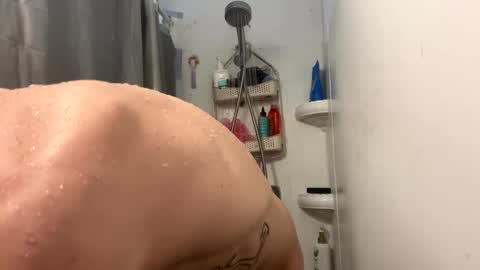 Snapshot of 21yearsy0ung9icheshung chatting on March 6, 12:10 am AlecurClit online show from March 6, 12:10 am