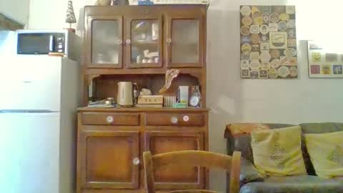 22esserre online show from November 21, 12:48 pm