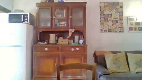 22esserre online show from December 18, 12:22 pm