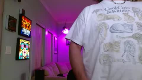 Snapshot of 2dirtyhillbillies chatting on February 25, 3:16 am ThrillBilly online show from February 25, 3:16 am