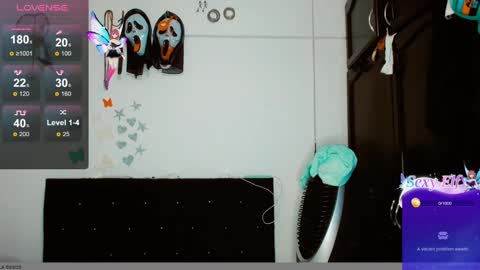 Snapshot of 2girls__dream chatting on December 24, 11:17 am samantha sharon online show from December 24, 11:17 am