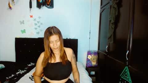 Snapshot of 2girls__dream chatting on January 1, 2:42 pm samantha sharon online show from January 1, 2:42 pm