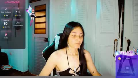 Snapshot of 2girls__dream chatting on January 29, 8:25 pm samantha sharon online show from January 29, 8:25 pm