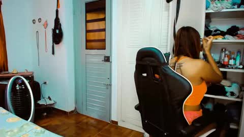 Snapshot of 2girls__dream chatting on February 23, 1:10 pm samantha sharon online show from February 23, 1:10 pm