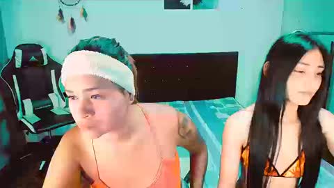 Snapshot of 2girls__dream chatting on September 11, 10:43 pm samantha sharon online show from September 11, 10:43 pm