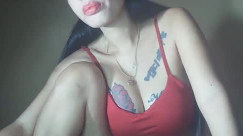 Snapshot of 2pinaybeauty chatting on November 10, 10:42 pm 2pinaybeauty online show from November 10, 10:42 pm