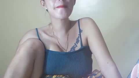 Snapshot of 2pinaybeauty chatting on November 11, 1:00 pm 2pinaybeauty online show from November 11, 1:00 pm