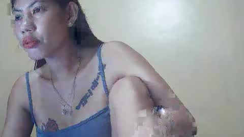 Snapshot of 2pinaybeauty chatting on November 16, 3:45 am 2pinaybeauty online show from November 16, 3:45 am