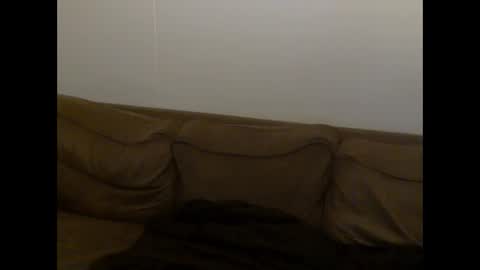 2small4you83 online show from December 2, 3:56 am