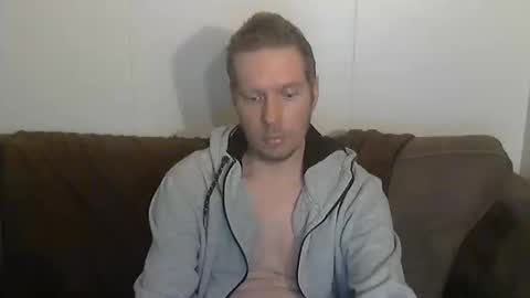 2small4you83 online show from March 20, 10:14 pm