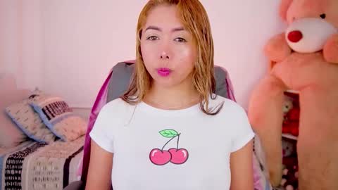 independent model online show from January 11, 8:19 am