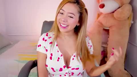 independent model online show from February 22, 6:13 am