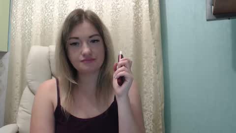Snapshot of 3sweetcandy3 chatting on October 14, 10:43 pm 3sweetcandy3 online show from October 14, 10:43 pm